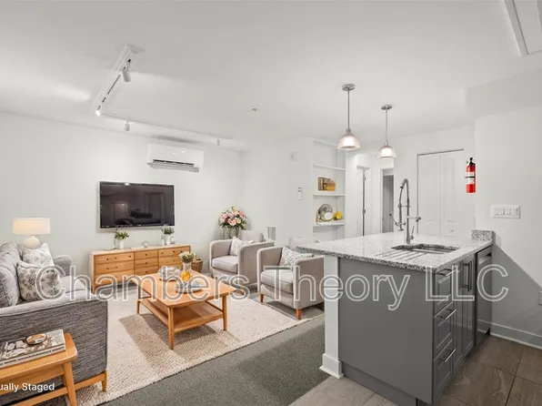 220 2nd St SE #1, Washington, DC 20003