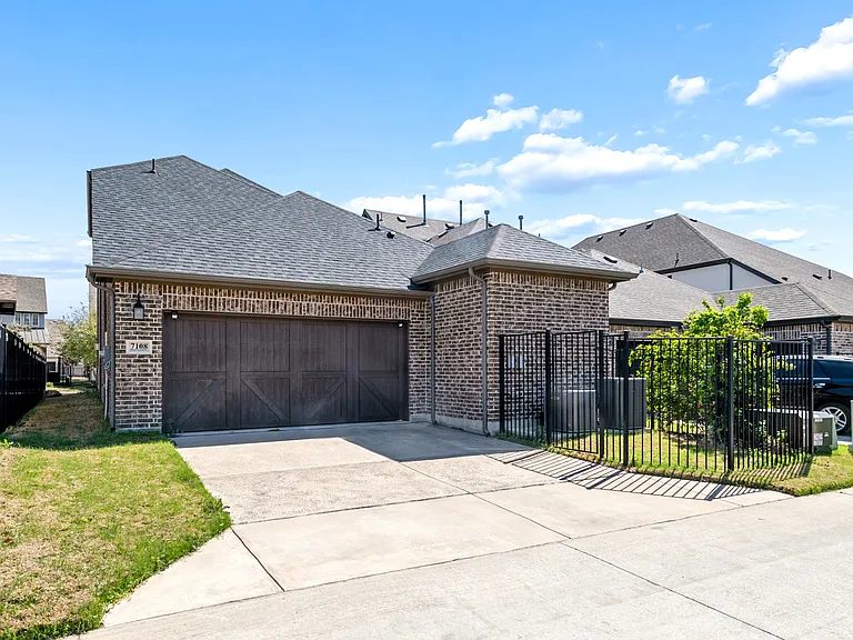 7108 Royal View Dr — Photo 26