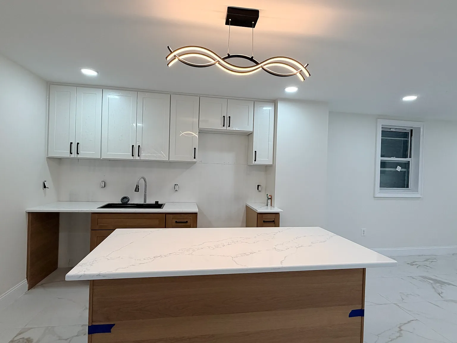 3 bed, 1100 sqft, $3,300 — Photo 2