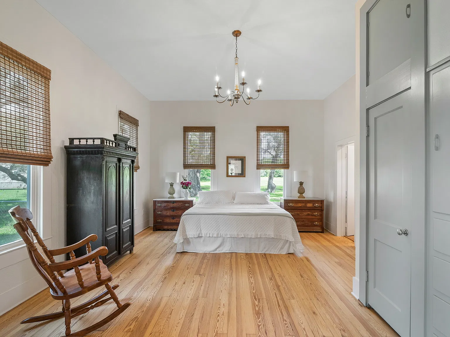3 bed, 2412 sqft, $2,800 — Photo 4