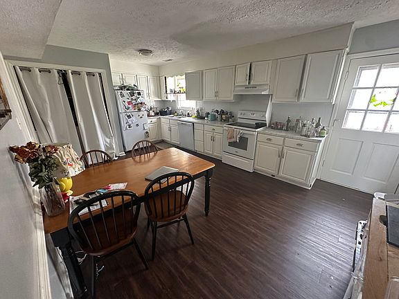 5th image of 139 Holmes Cir