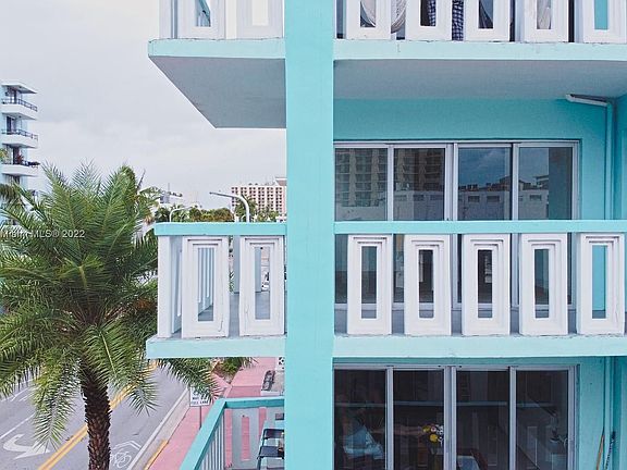 5th image of 701 Collins Ave APT 3A