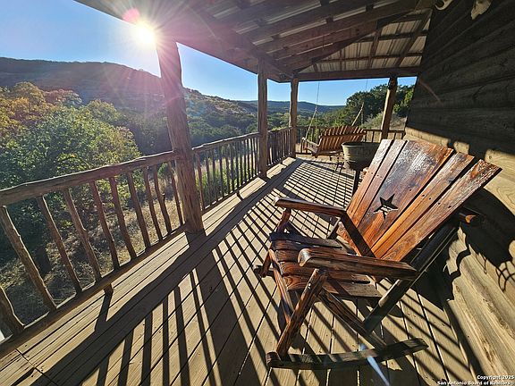 3rd image of 1035 Riemer Creek Rd