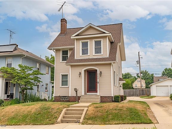 2nd image of 423 Palmetto Ave