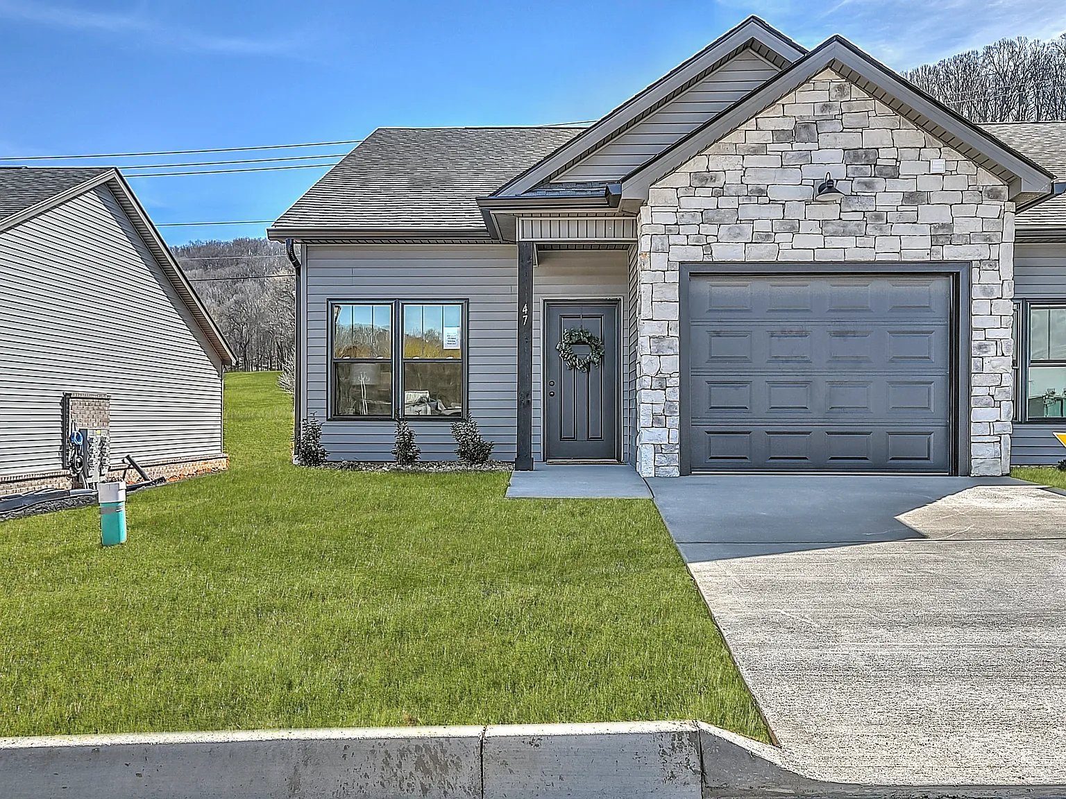 2 bed, 1.5 bath, 945 sqft, $1,700 — Photo 1