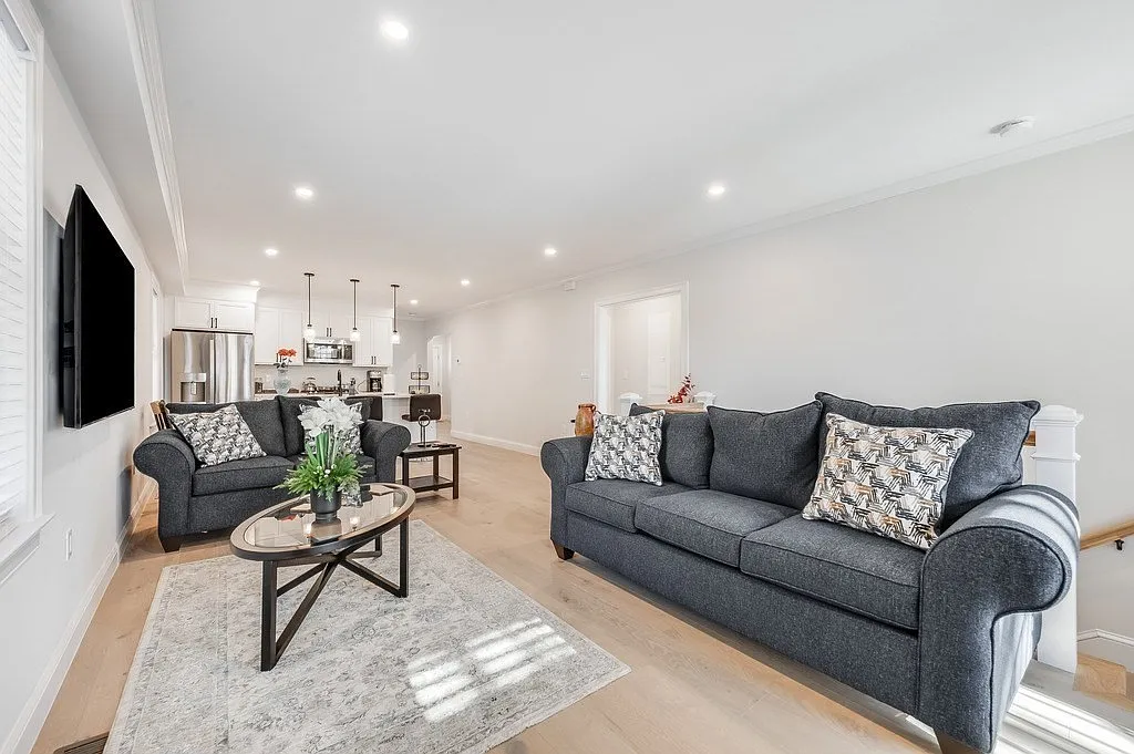 6 bed, 2100 sqft, $5,900 — Photo 2