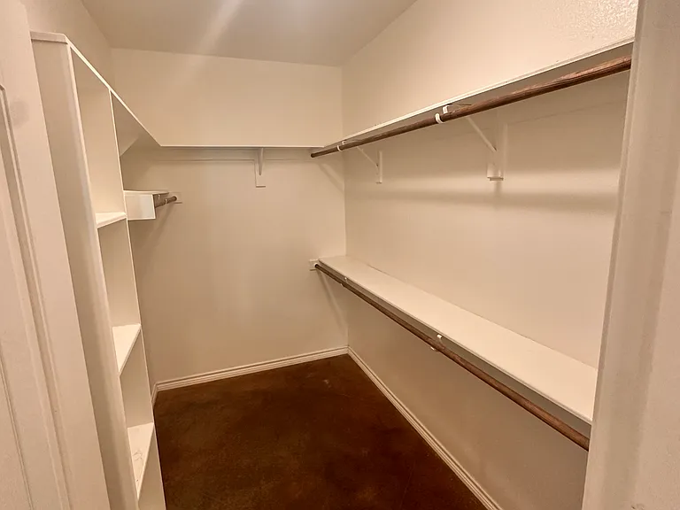 425 Nelson St — Photo 8