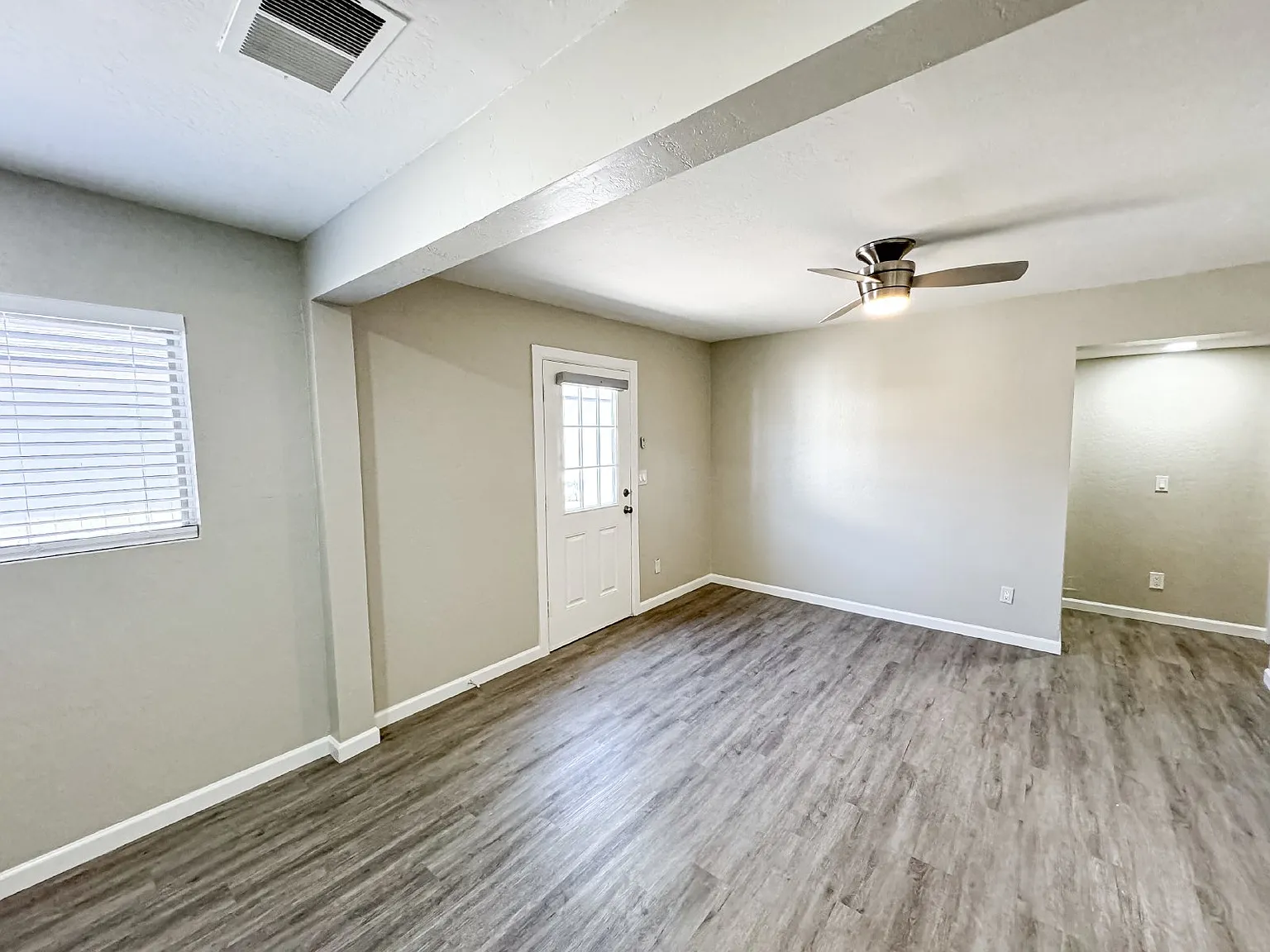 3 bed, 1.0 bath, 800 sqft, $1,275 — Photo 2