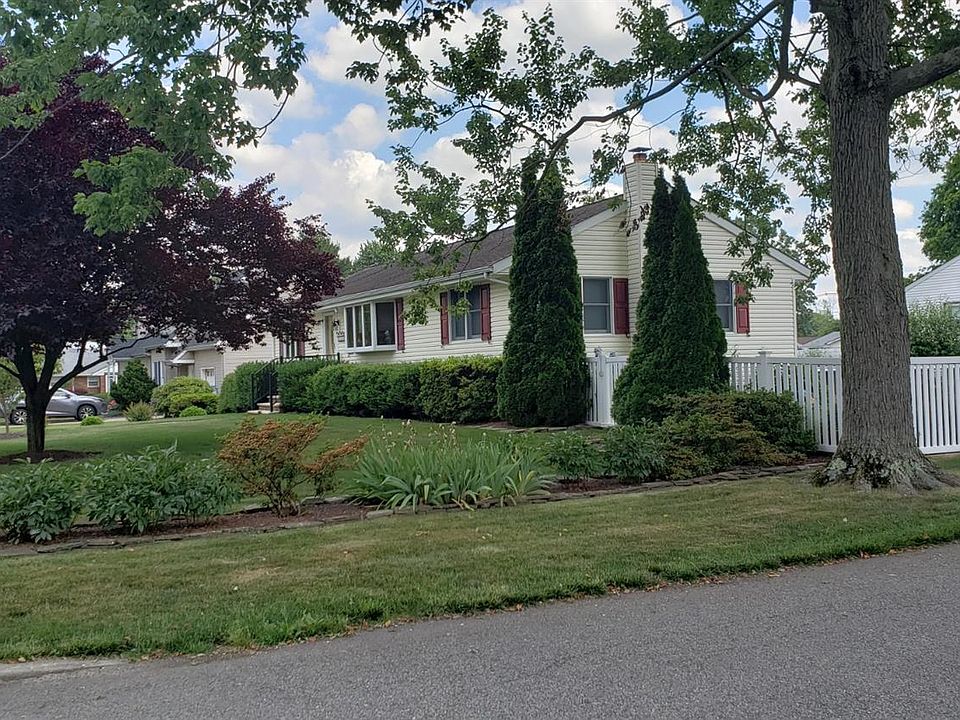 2nd image of 1430 Joseph St