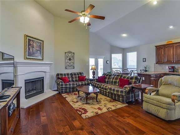 4th image of 1612 Weeping Willow Ln