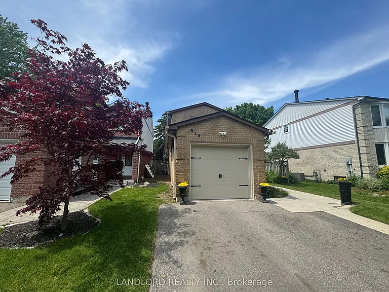 833 Laurier Ave — Photo 2