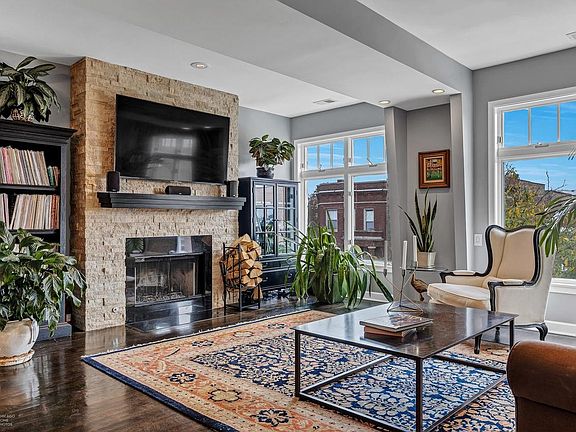 3rd image of 1542 W Diversey Pkwy #3