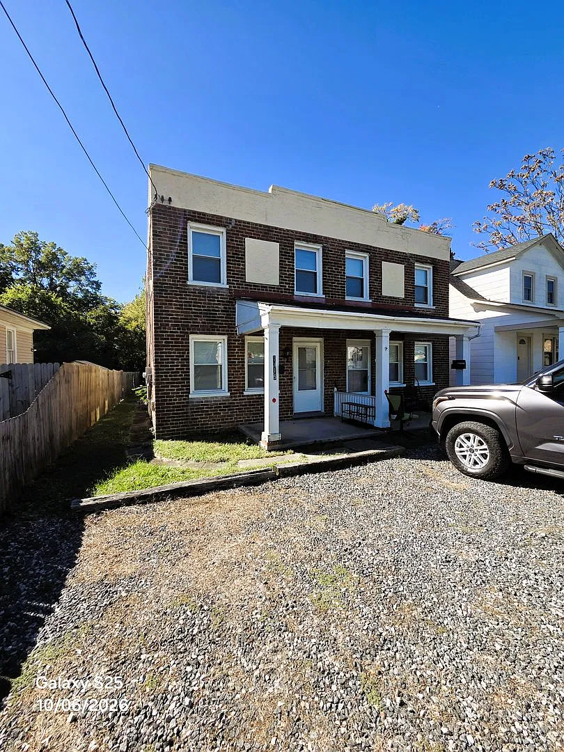 Brick Duplex with 3 bedrooms and 1 bath for rent. — Photo 2