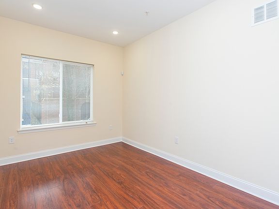 4th image of 1641 W Stiles St #1