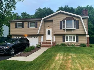 6 Glencross Rd, West Milford, NJ 07480