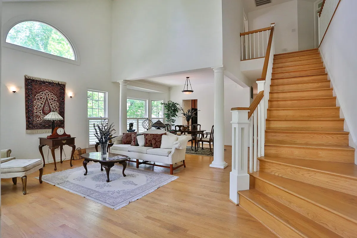 Building Photo - 15979 Cove Ln