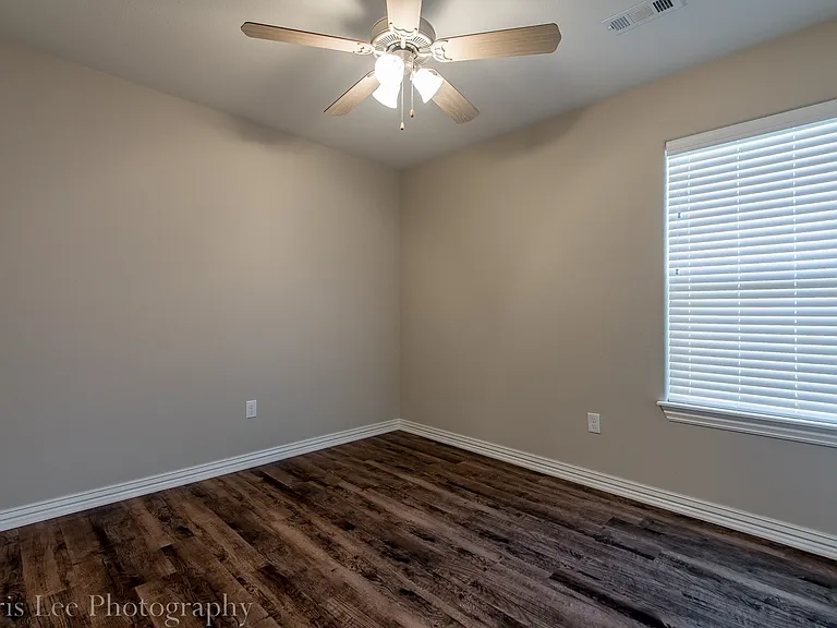 1635 S Borden St — Photo 15