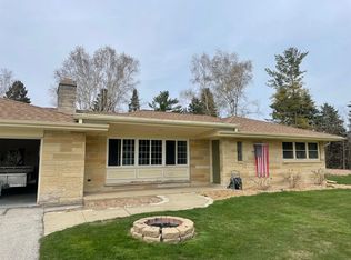 6720 W Mequon Rd, Mequon, WI 53092