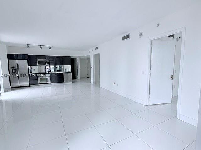 1st image of 31 SE 6th St APT 2001