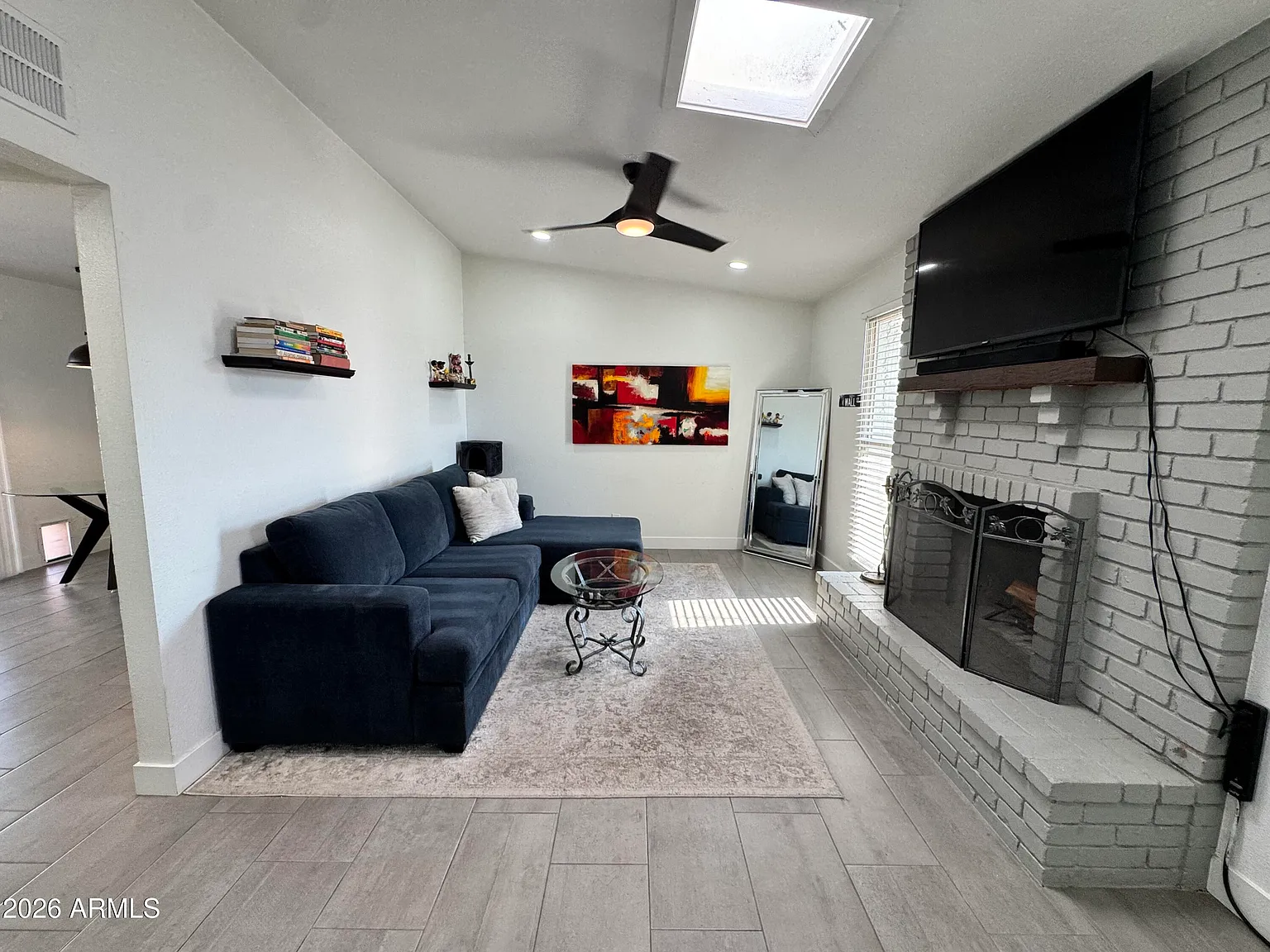 2 bed, 1.0 bath, 816 sqft, $2,100 — Photo 2