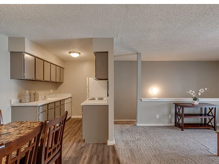 Sawmill Apartments — Photo 14