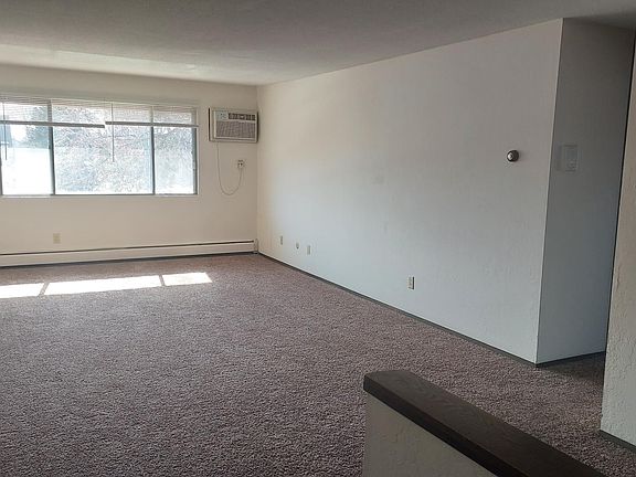 3rd image of 714 Jessamine Ave W #302