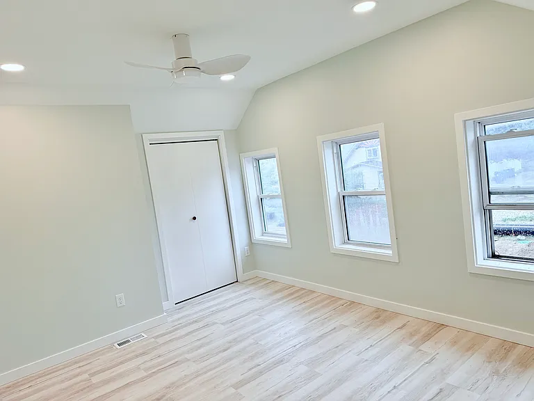 208 Fulton Ave — Photo 12