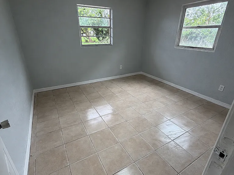 2371 Edwin St NE #C — Photo 8