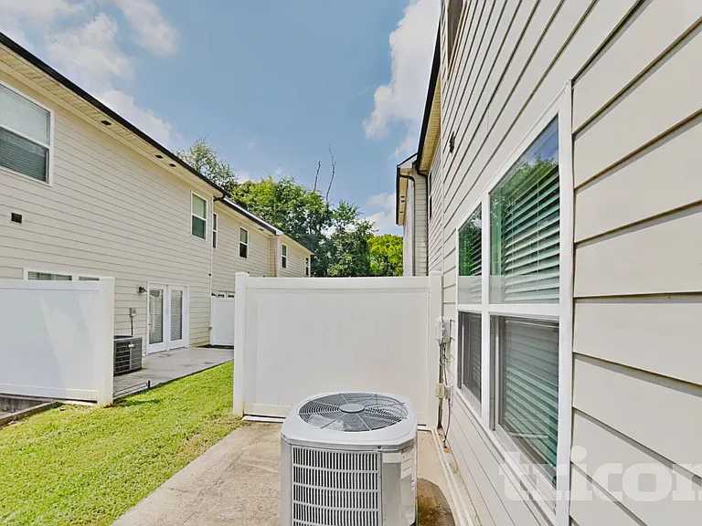 305 Woodfern Ct — Photo 18
