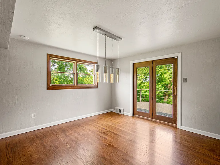 251 Franklin Dr — Photo 6