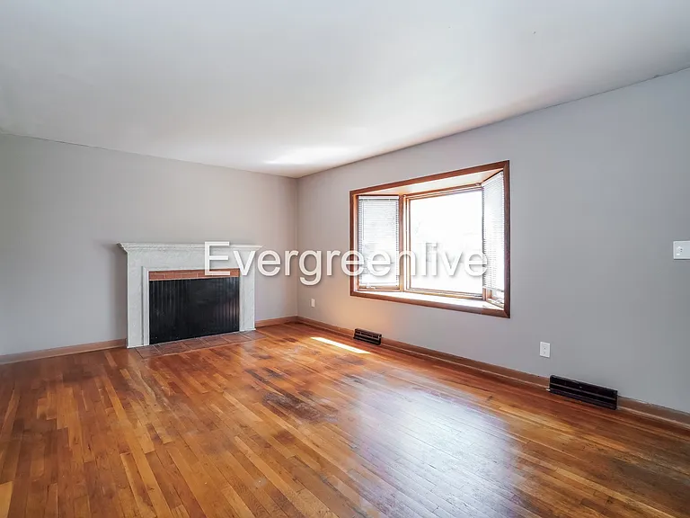 1147 Carrousel Dr E — Photo 4