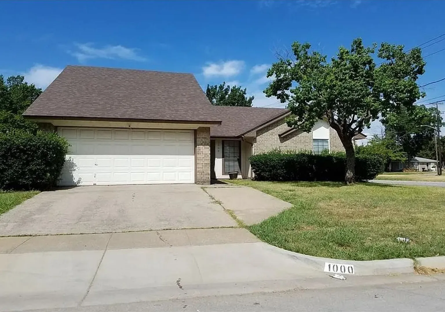 3-Bedroom, 2 Bath Single Family for Rent in Fort Worth, TX | Attached Garage & Modern Kitchen — Photo 1