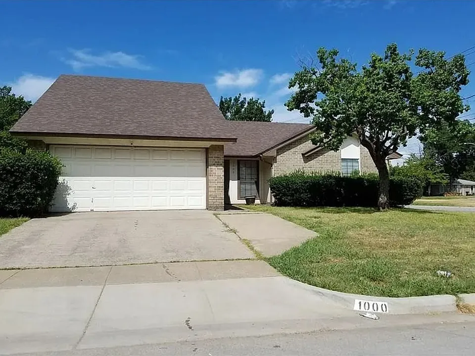 1000 Blue Carriage Ln N
