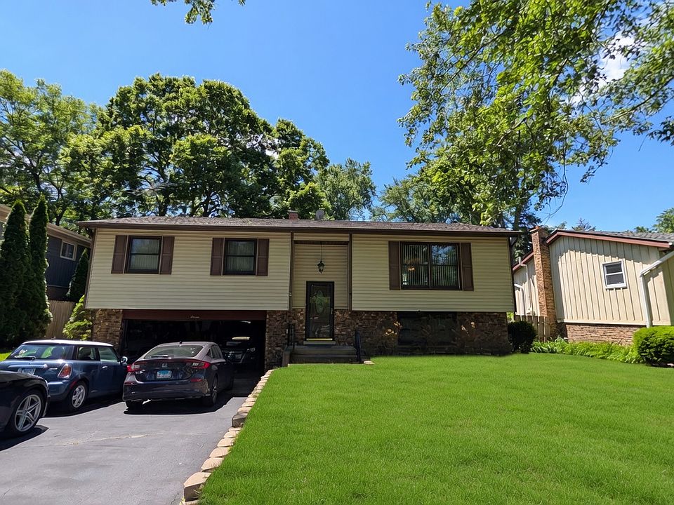 1st image of 11 Marquette Pl
