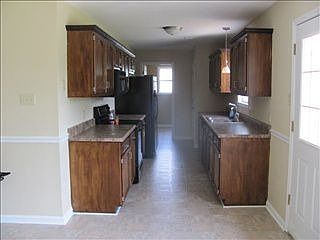 3rd image of 822 Sir Lionel St