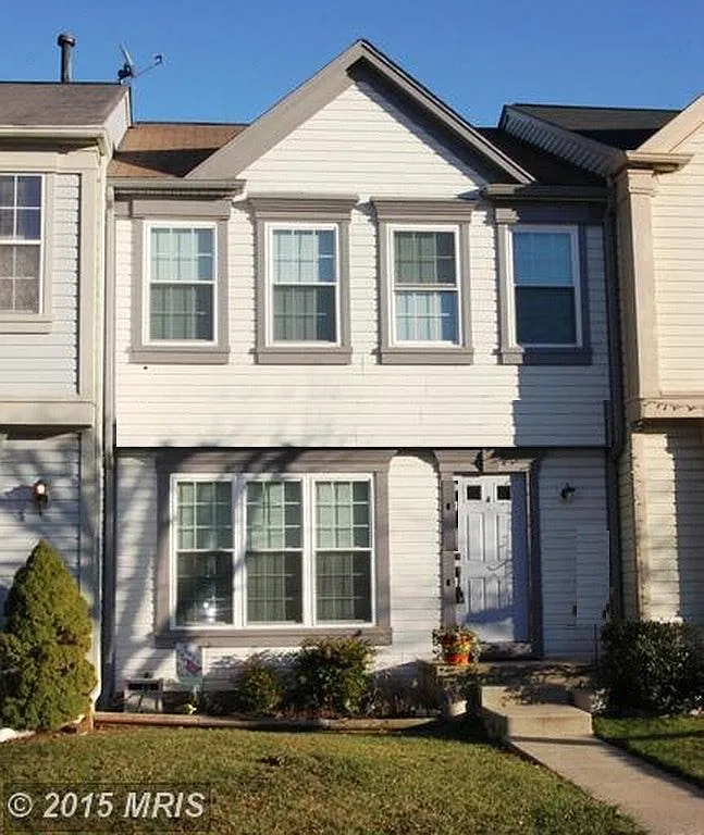 21022 Coach House Square — Photo 1