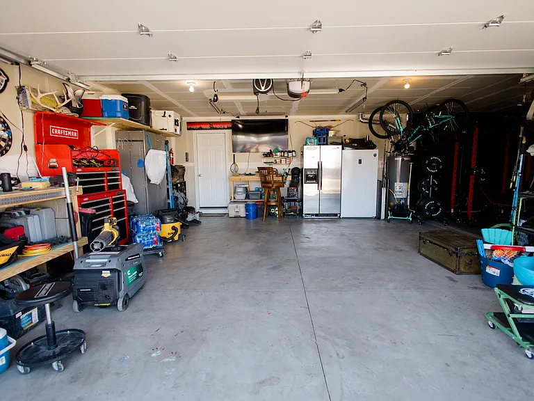 930 SW Lago St — Photo 10