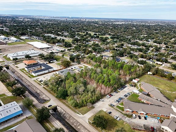 3rd image of Oak Park Blvd