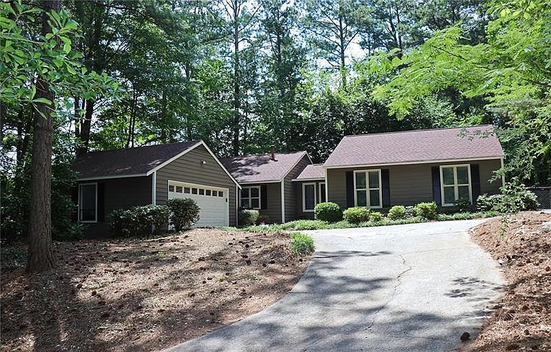 1st image of 2615 Indian Lake Dr