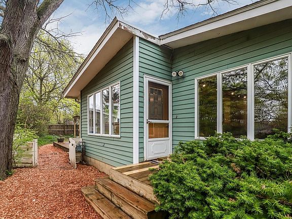 2nd image of 3098 Lakeview Dr