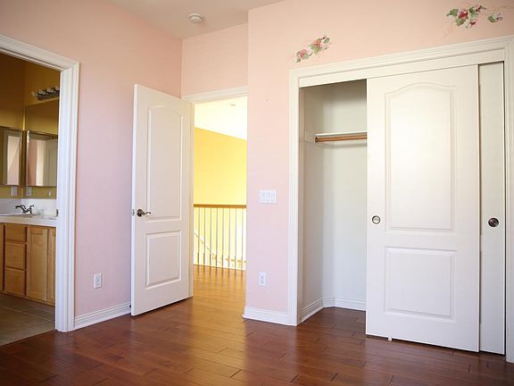 3rd image of 1566 Glencrest Dr