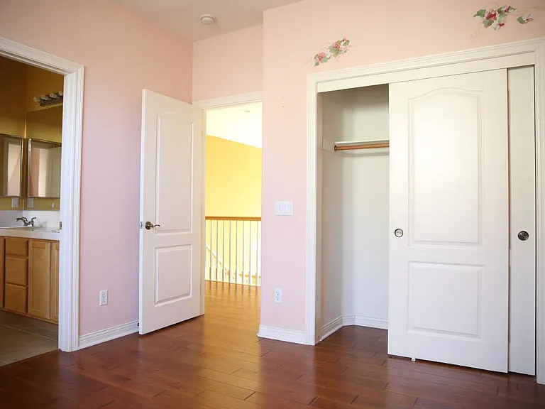 1566 Glencrest Dr — Photo 3