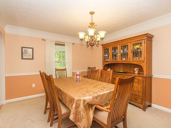 5th image of 500 Silver Hollow Dr