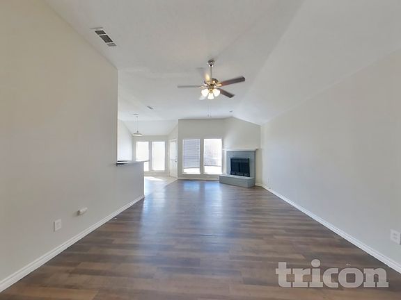 3rd image of 228 W Willow Creek Dr