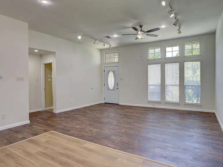 1821 Chattham Ct — Photo 7