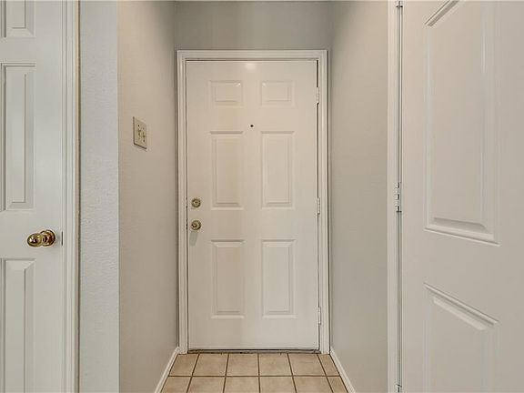 4th image of 3811 Branch Hollow Cir