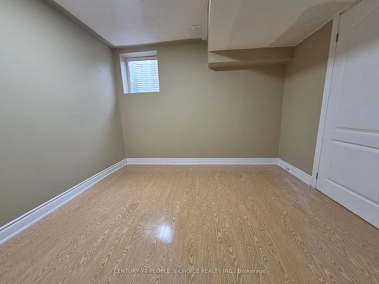 1292 Godwick Dr #LOWER — Photo 19