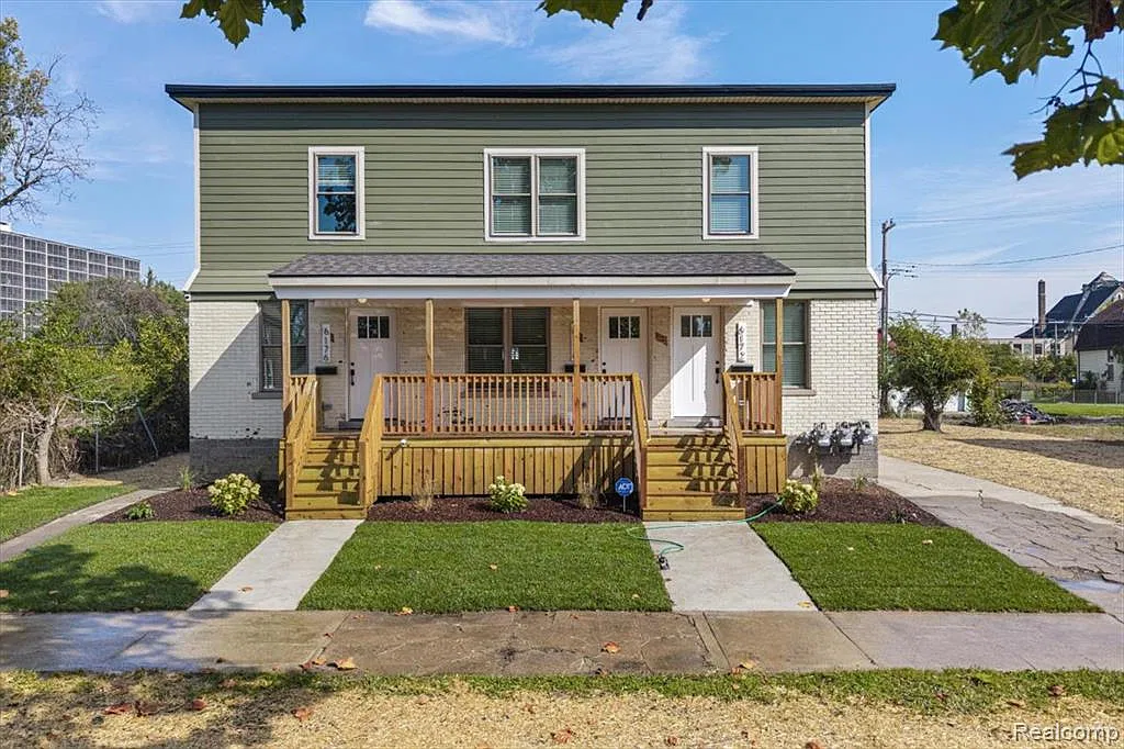 2 bed, 1.0 bath, 1060 sqft, $1,300 — Photo 2