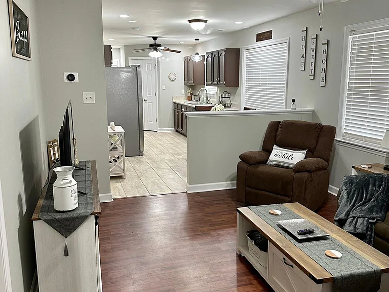 Thompson Dr — Photo 21