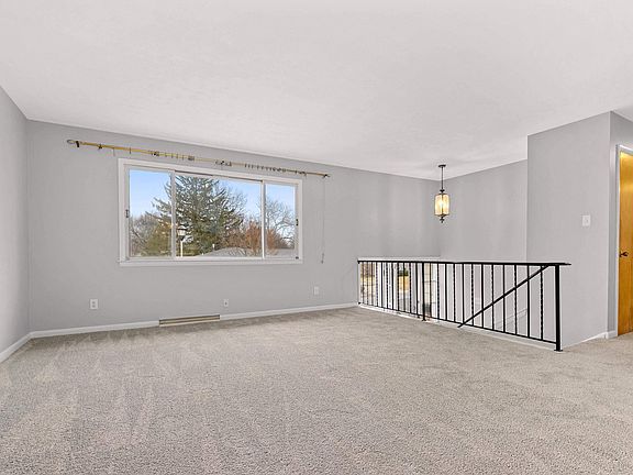 4th image of 2928 W Gilbert Ave